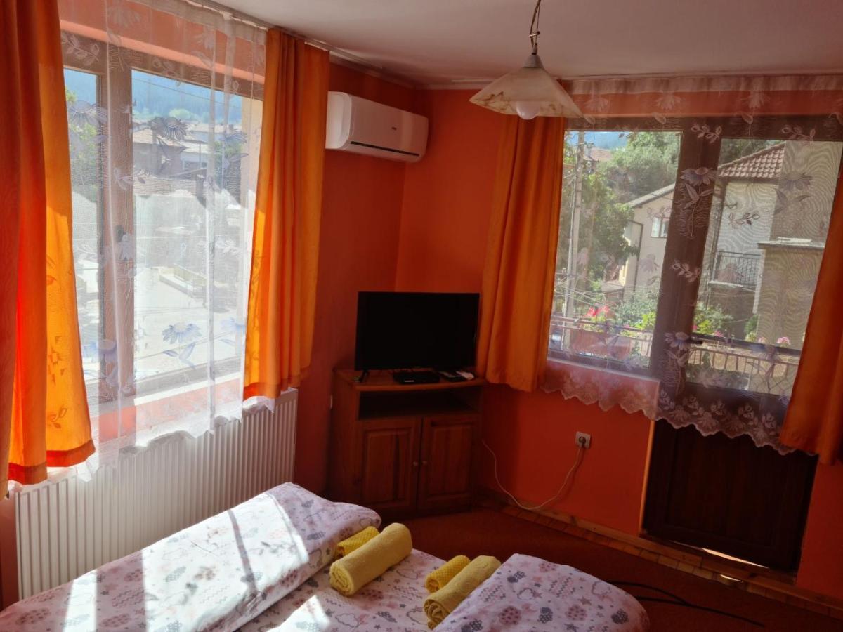 Фън Шуй Къща За Гости 88 Dobrinishte Exterior photo